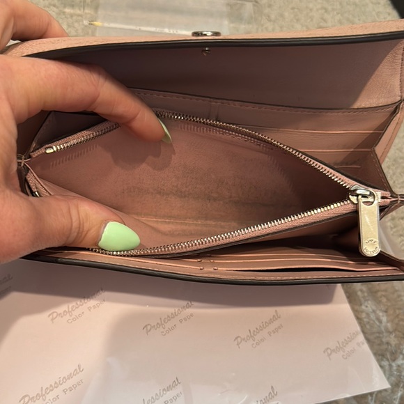 Louis Vuitton Blush Monogram Wallet - Picture 8 of 8